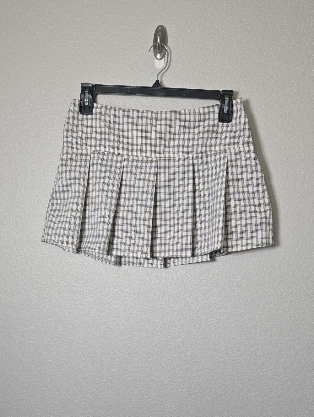 Pleated Gingham Mini Skirt - Gray and White